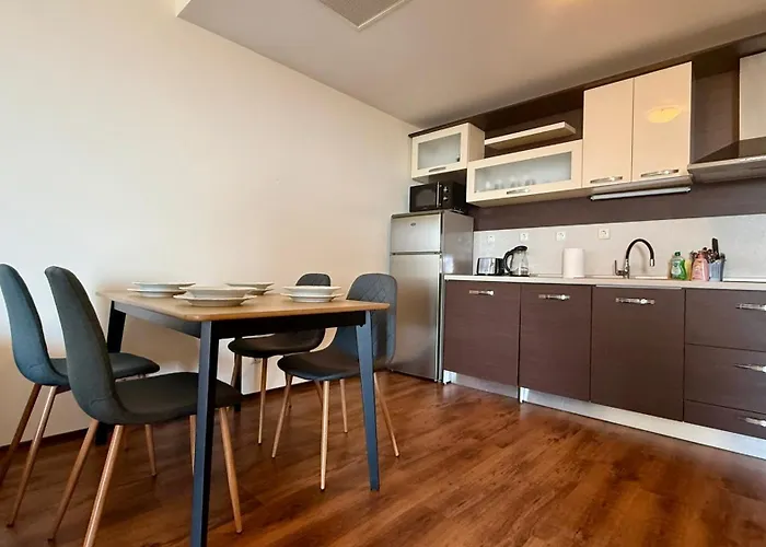 Sunny Family Apartment